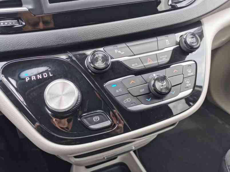 Chrysler Pacifica 3.6i V6 benzín 214kw - foto 17