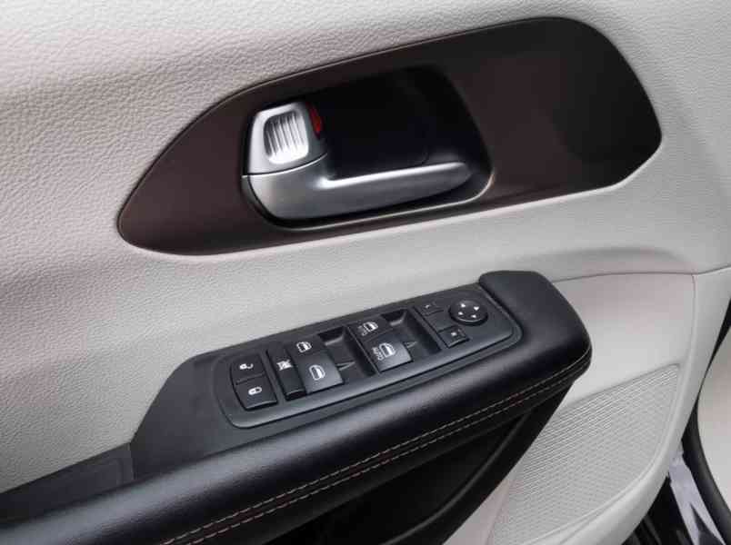 Chrysler Pacifica 3.6i V6 benzín 214kw - foto 15