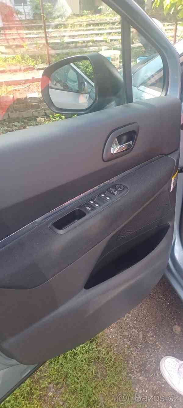 Peugeot 5008 1,6 - foto 9