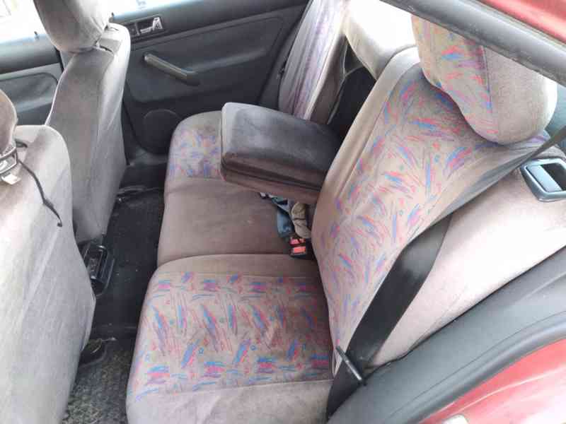 VOLKSWAGEN BORA 1.9 TDI 66kW - foto 11