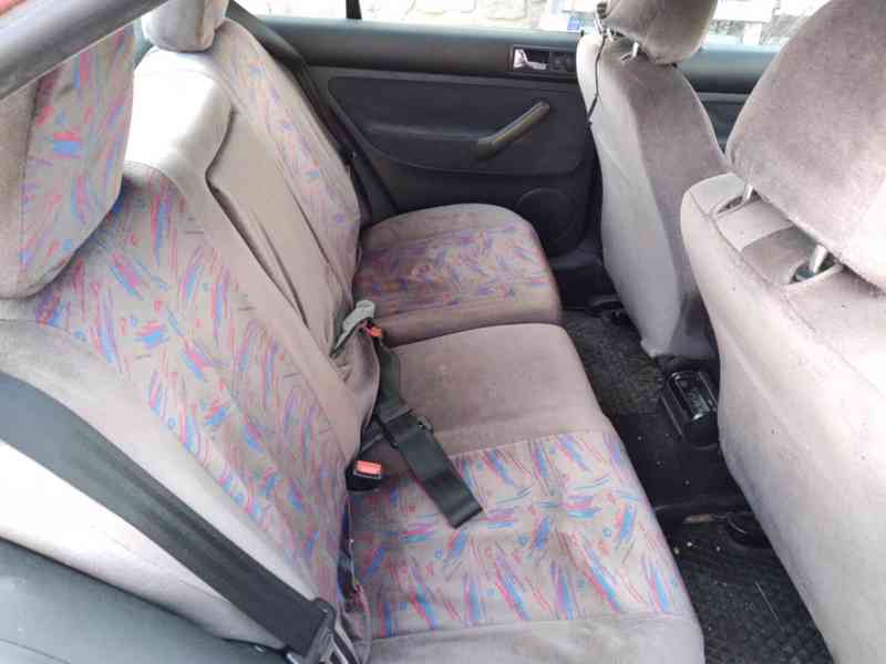 VOLKSWAGEN BORA 1.9 TDI 66kW - foto 12