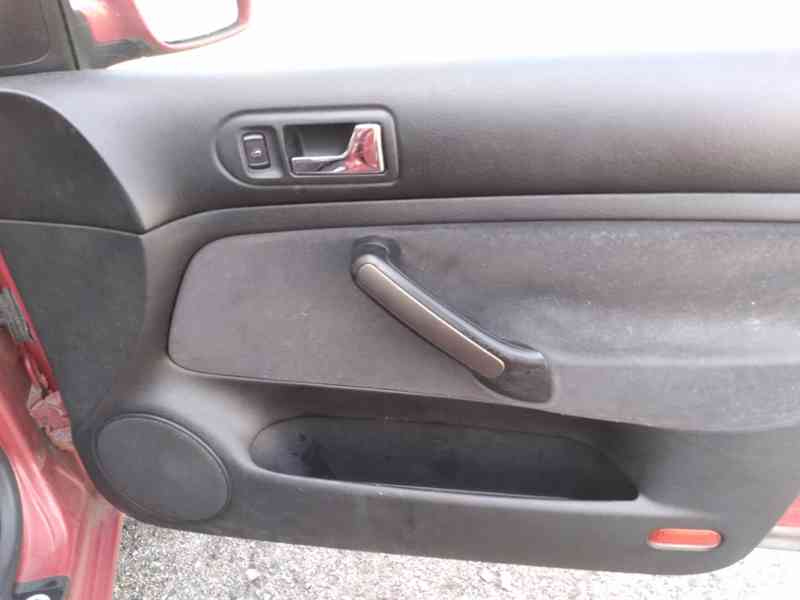 VOLKSWAGEN BORA 1.9 TDI 66kW - foto 24