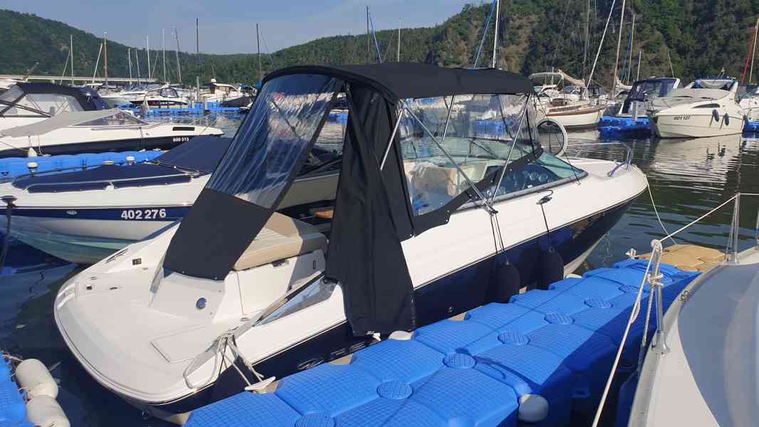 Kajutová motorová loď, člun Regal 2250 - foto 2