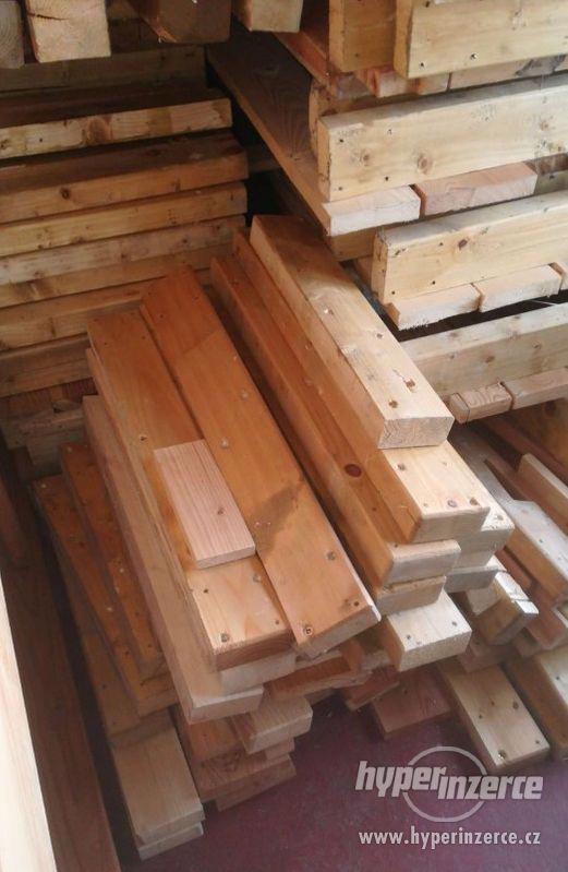 Prodej masivních regálů dřevo - foto 8