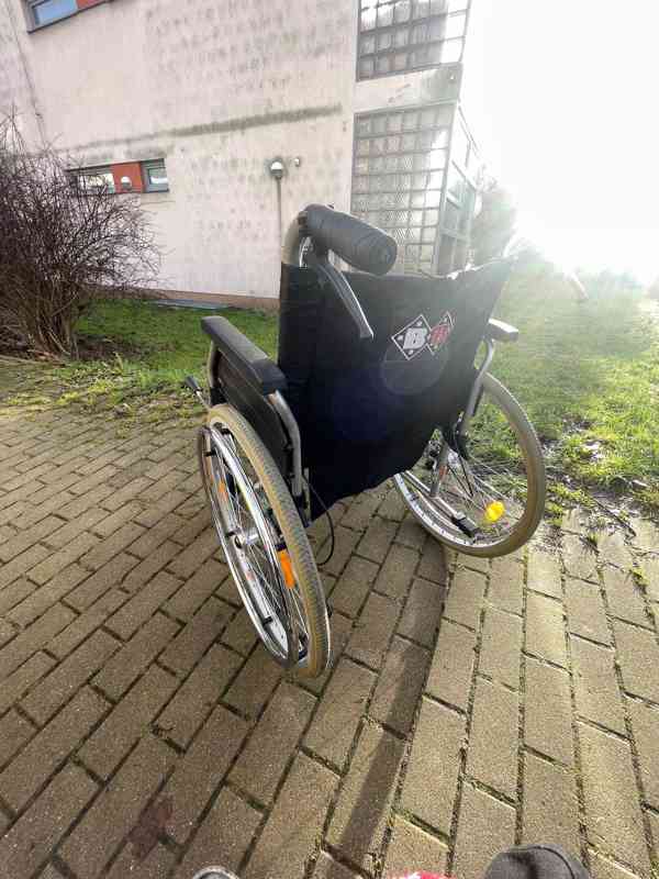 invalidní vozík b+b s brzdama pro doprovod - foto 2