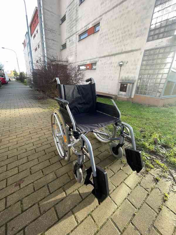 invalidní vozík b+b s brzdama pro doprovod