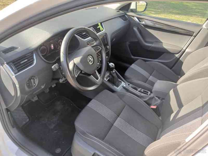 Škoda Octavia 1,6 - foto 11