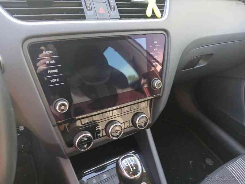 Škoda Octavia 1,6 - foto 4