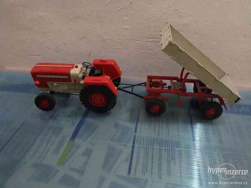 Sběratelský model traktoru - foto 1