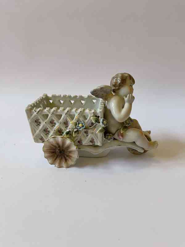 Anděl s vozíčkem - porcelánová socha
