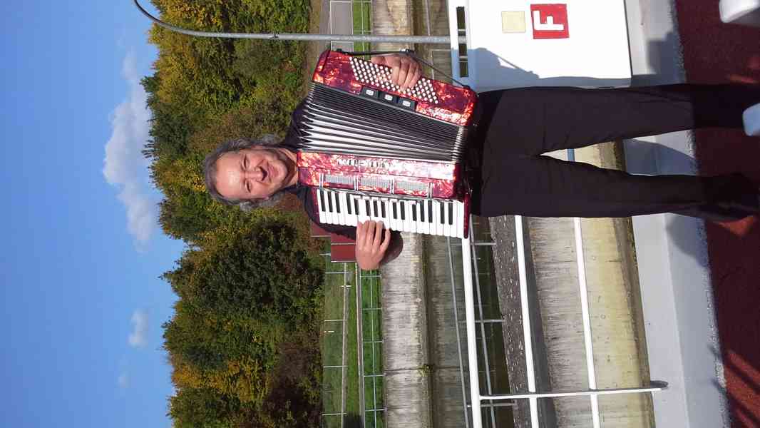 Harmonikář - foto 3