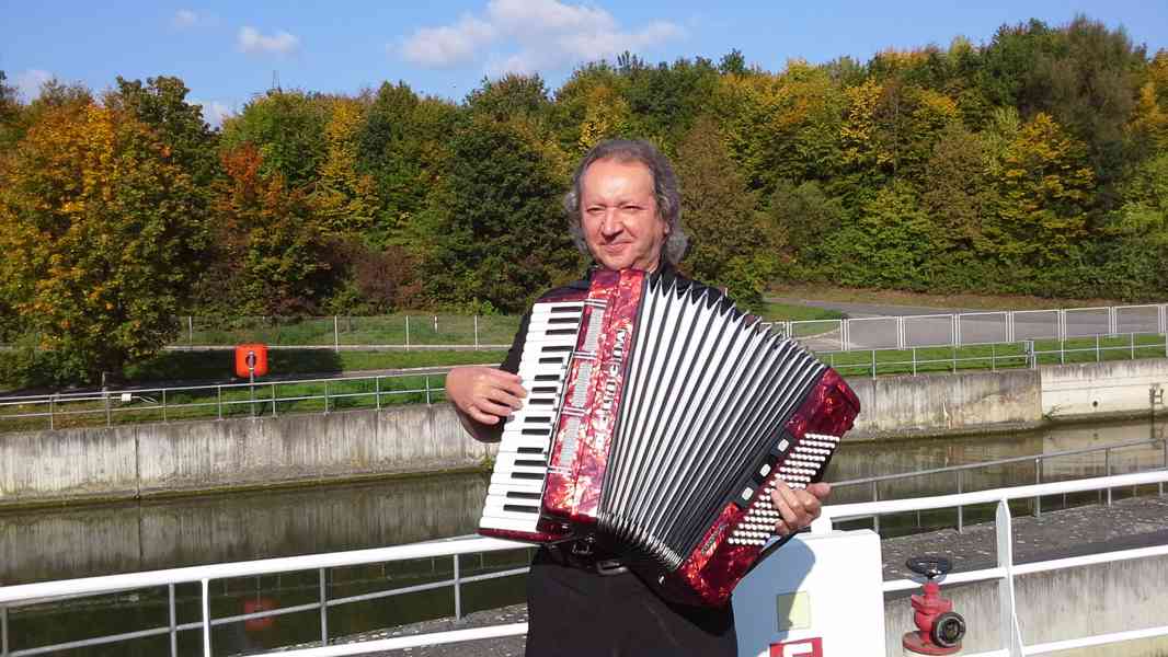 Harmonikář - foto 2