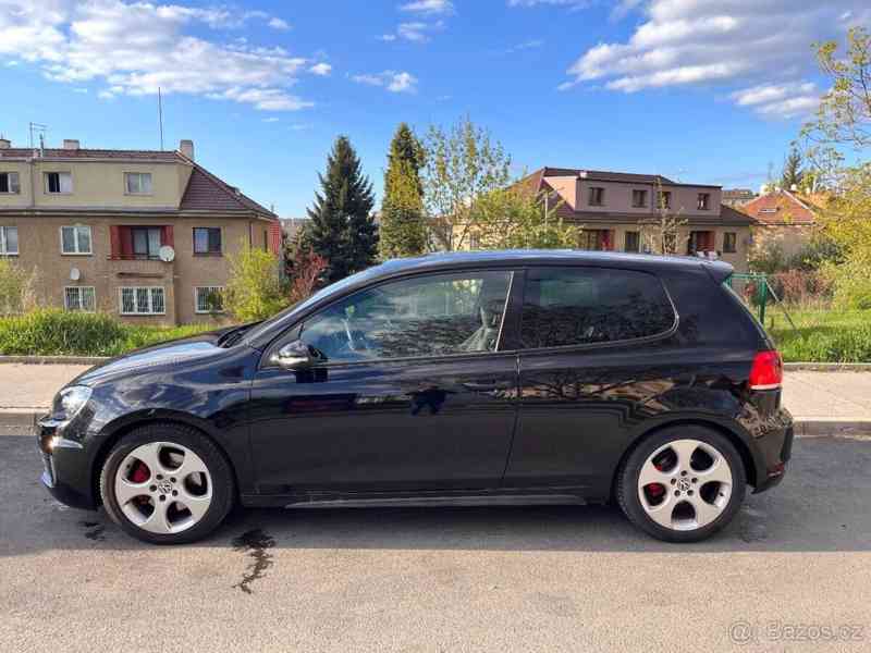 Volkswagen Golf 2,0 6 GTI 155 kW manuál - foto 3