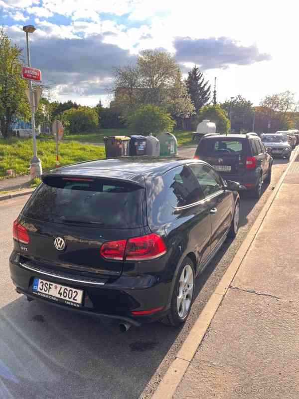 Volkswagen Golf 2,0 6 GTI 155 kW manuál - foto 5