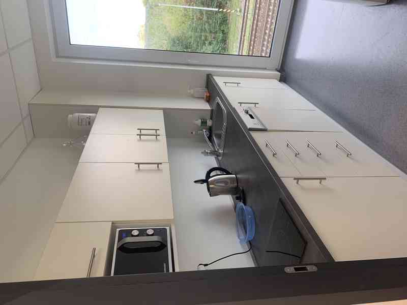 Nadstandardní kancelář Brno,Pražákova 21,7 m2 v 5.NP - foto 3
