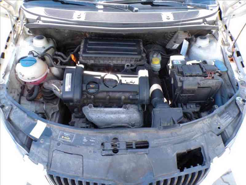 Škoda Fabia 1,4 16V ELEGANCE - foto 17