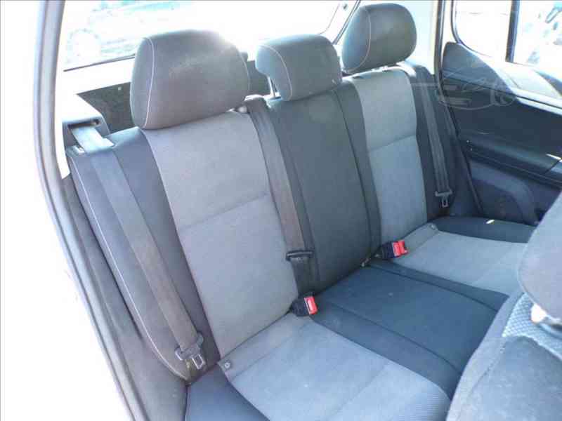 Škoda Fabia 1,4 16V ELEGANCE - foto 12
