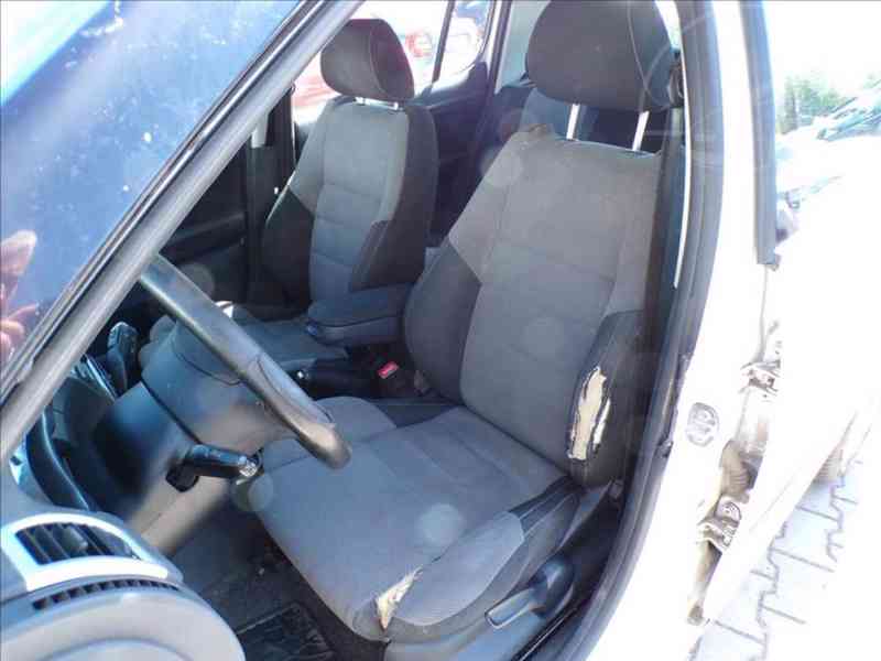 Škoda Fabia 1,4 16V ELEGANCE - foto 8