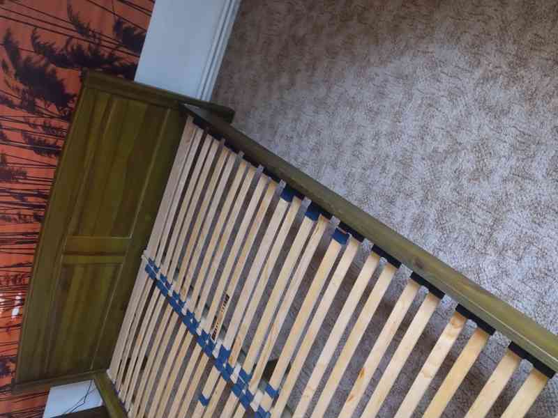 Postel z masivu 180/200 s roštem  - foto 3