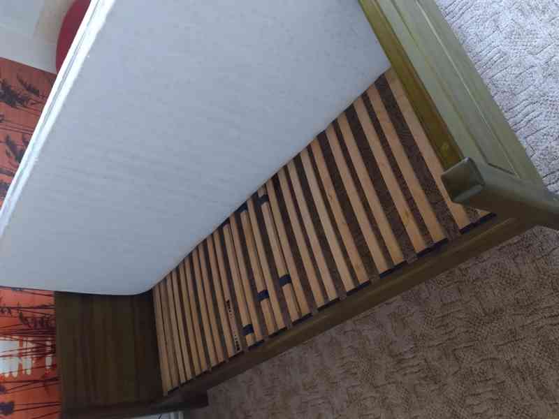 Postel z masivu 180/200 s roštem  - foto 5