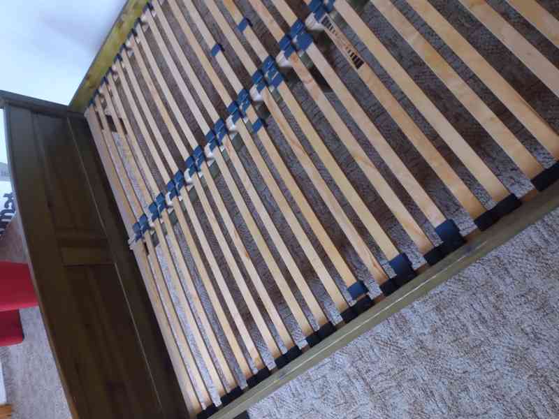 Postel z masivu 180/200 s roštem  - foto 2