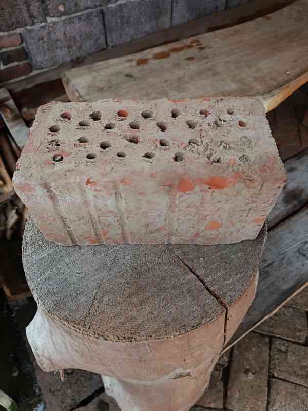 Pálené cihly děrované  - foto 3