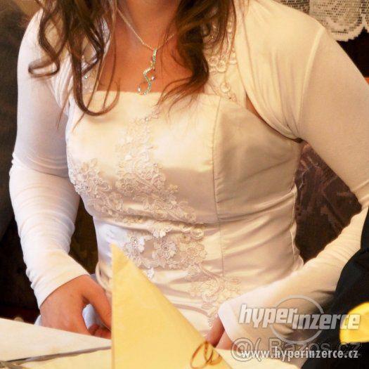 Bílé svatební šaty - foto 2