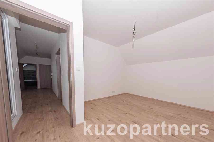 Prodej prostorného bytu 3+kk s balkónem v Hunčicích - foto 11