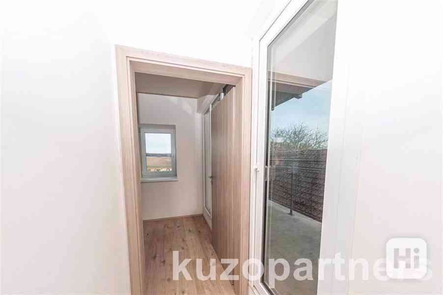Prodej prostorného bytu 3+kk s balkónem v Hunčicích - foto 10