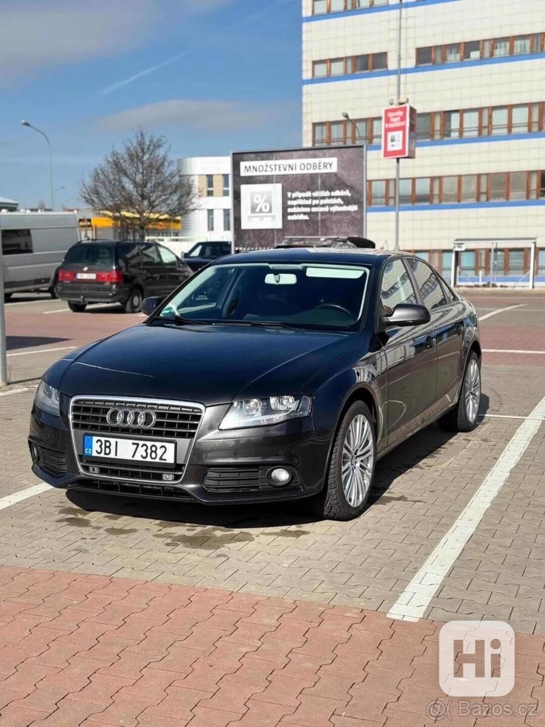 Audi A4 2,0   B8 2010 rok - foto 1