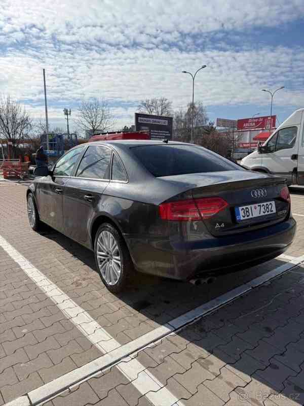 Audi A4 2,0   B8 2010 rok - foto 7