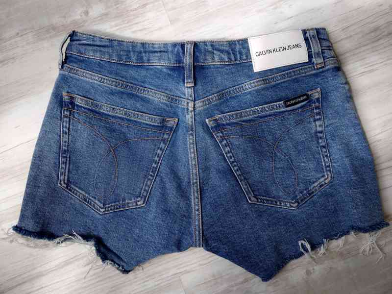 Nové kraťasy Calvin Klein  - foto 4