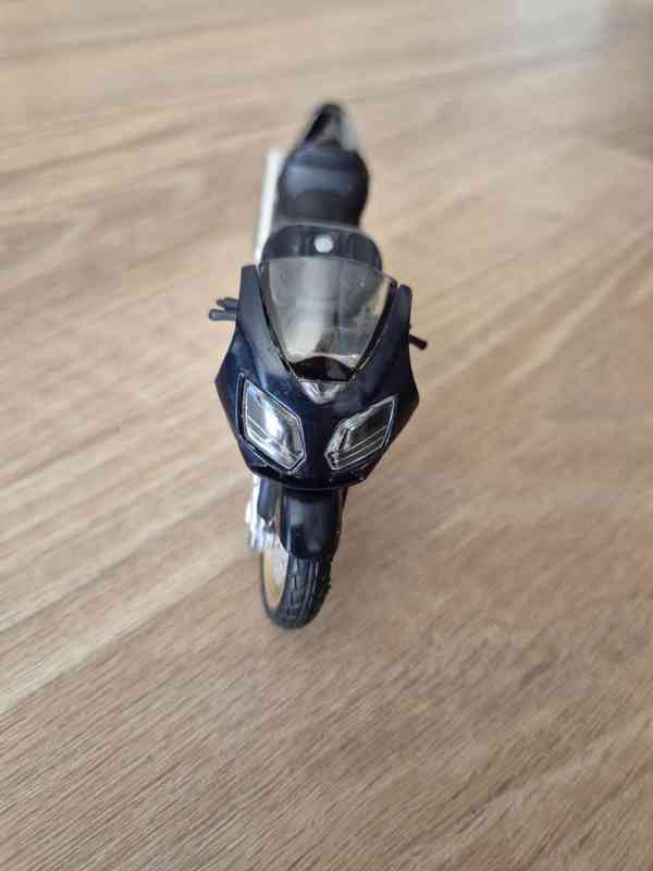 Model motocyklu Kawasaki - foto 4