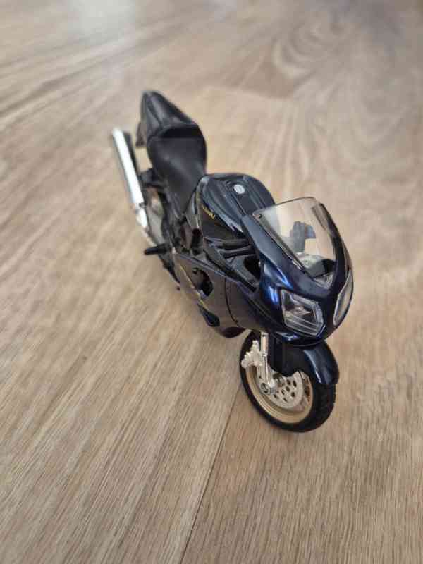 Model motocyklu Kawasaki - foto 3