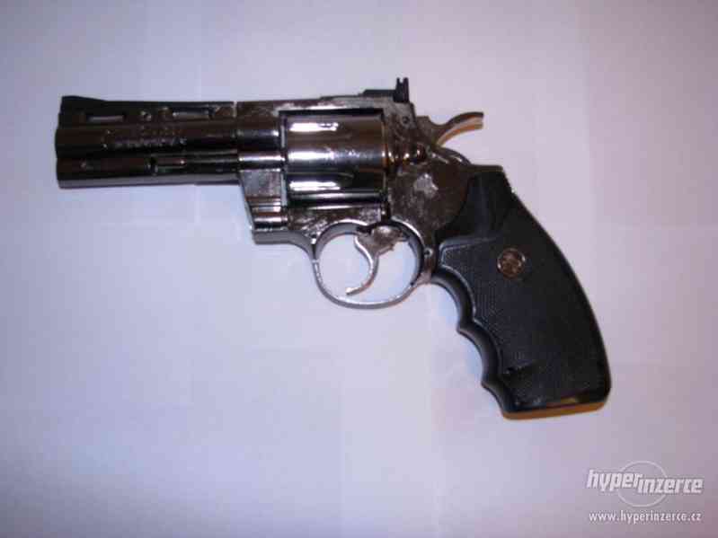 Pistole PYTHON 357 jako zapalovač (revolver) - foto 2