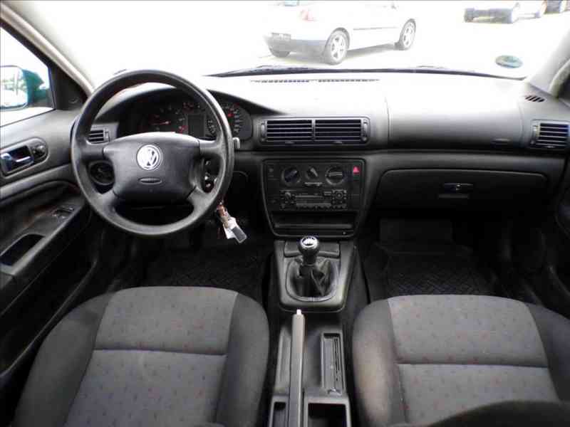 Volkswagen Passat 1,6 i KLIMA,TAŽNÉ ZAŘÍZENÍ - foto 5