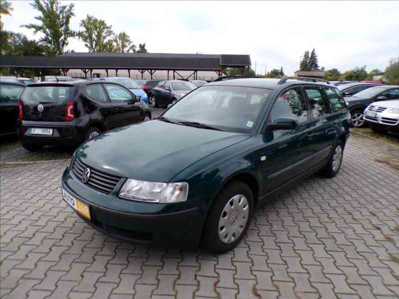 Volkswagen Passat 1,6 i KLIMA,TAŽNÉ ZAŘÍZENÍ - foto 2