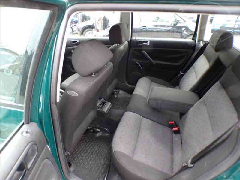 Volkswagen Passat 1,6 i KLIMA,TAŽNÉ ZAŘÍZENÍ - foto 8