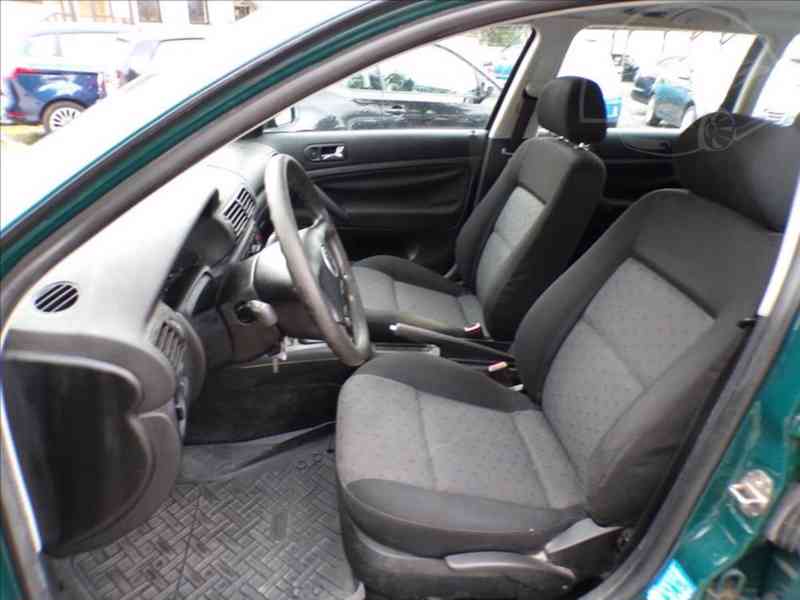 Volkswagen Passat 1,6 i KLIMA,TAŽNÉ ZAŘÍZENÍ - foto 7