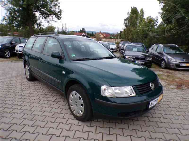Volkswagen Passat 1,6 i KLIMA,TAŽNÉ ZAŘÍZENÍ - foto 1
