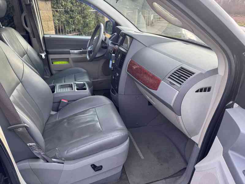 Chrysler Town Country 3,8 LPG RT DVD Swivel Go 2007 - foto 12