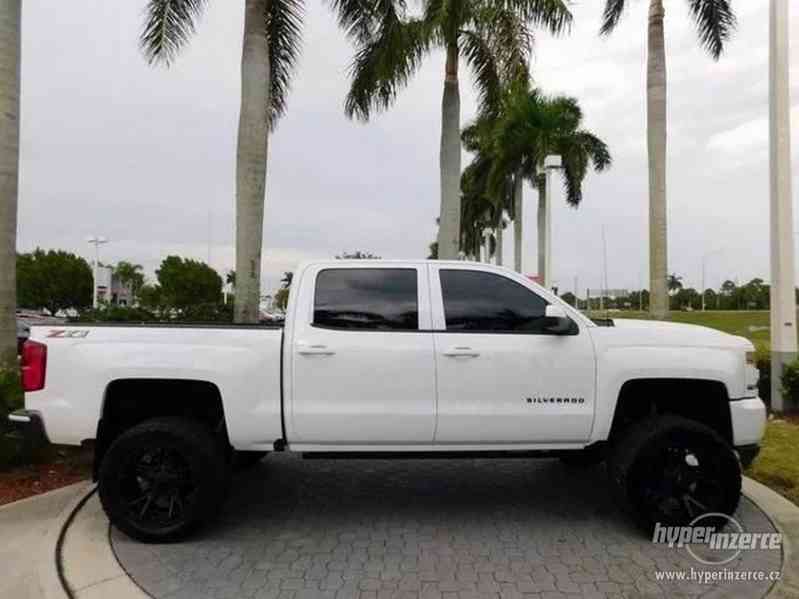 Chevrolet Silverado 1500 LTZ 5,3l benzín - foto 16