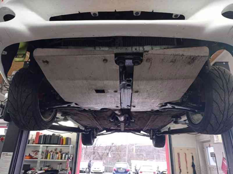 Hyundai Coupé 2,0 - foto 7