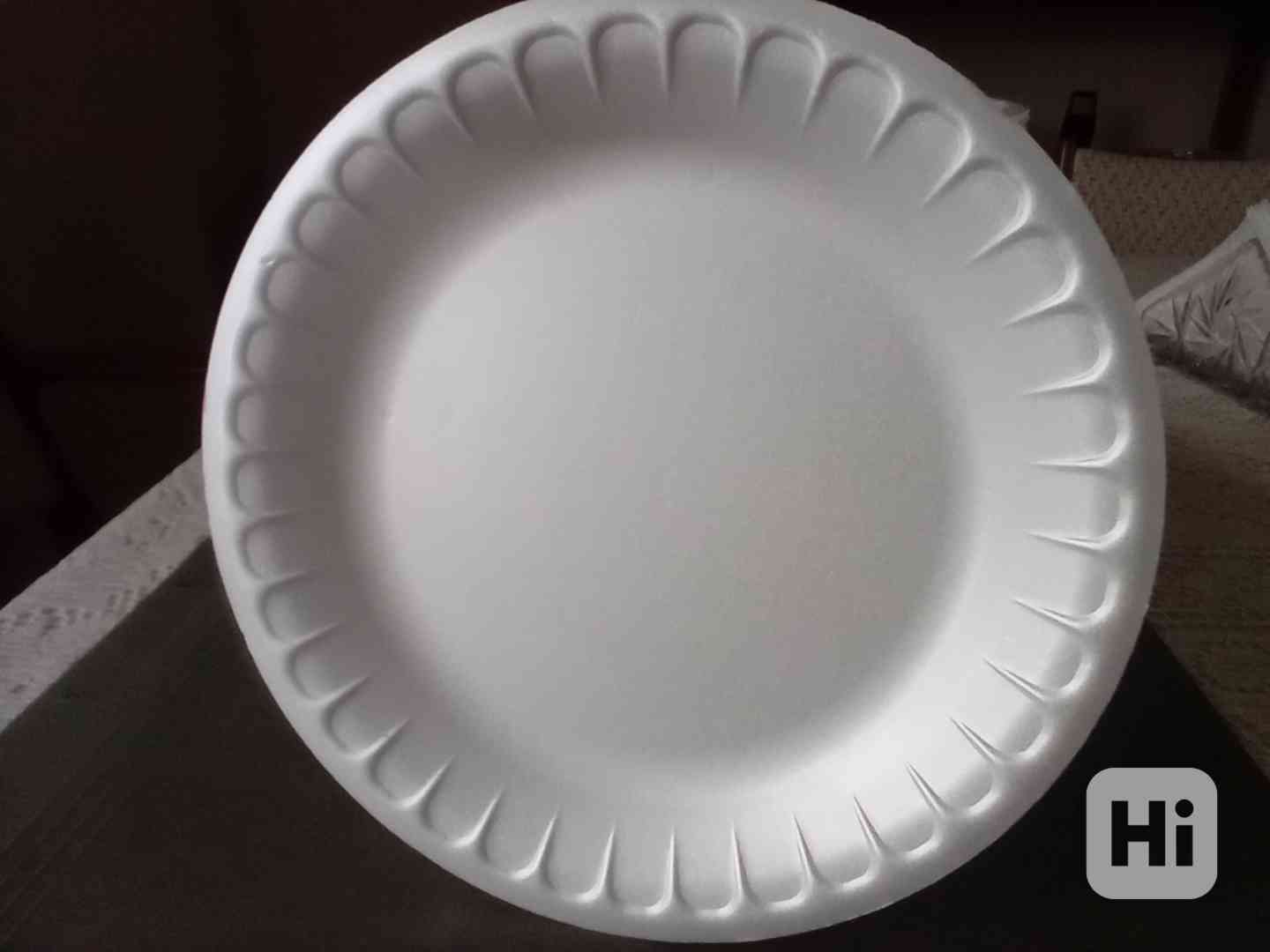 Nové bílé termo pěnové talíře  - foto 1
