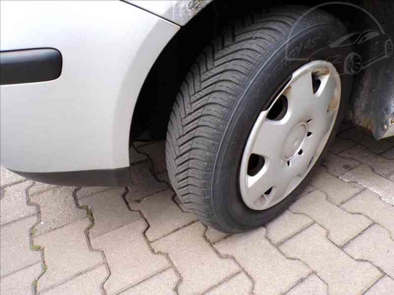 Volkswagen Polo 1,2 i BASIS-hned odjíždíte - foto 12
