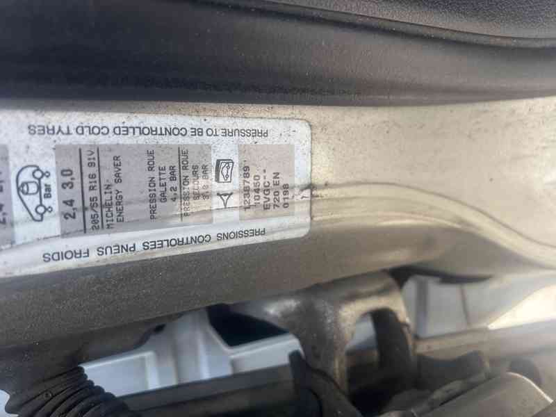 Peugeot 308SW 1,6HDI 82KW 9HR prodám díly z vozu - foto 6
