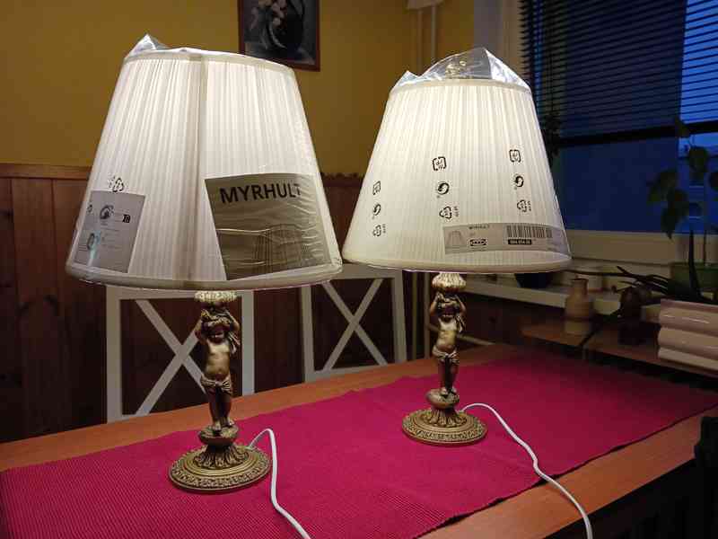 Dvě starožitné mosazné lampy s andělíčky
