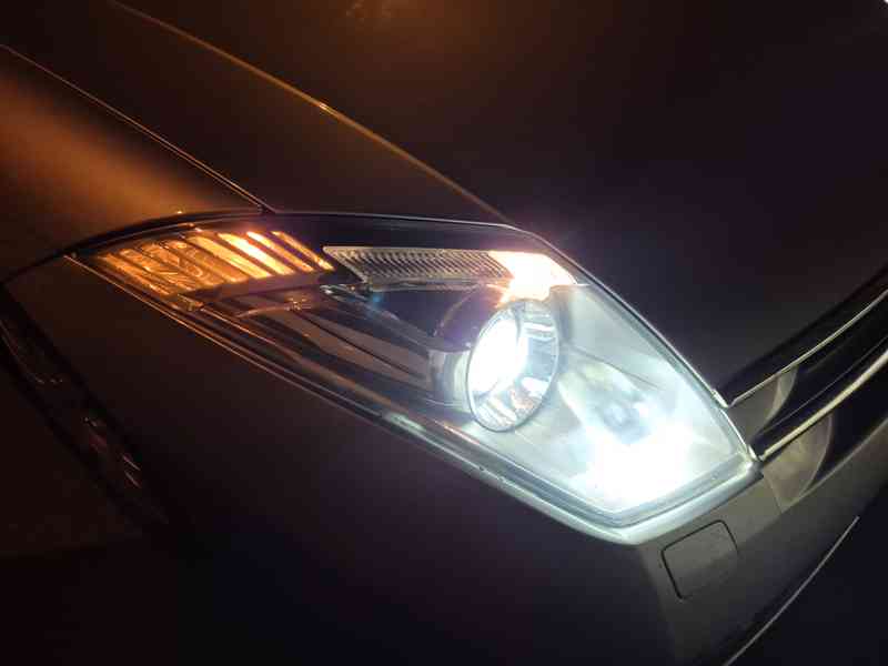 Citroën C6 2,2 HDi, 6 st. manuál, 125 kW, rok 2009 - foto 49