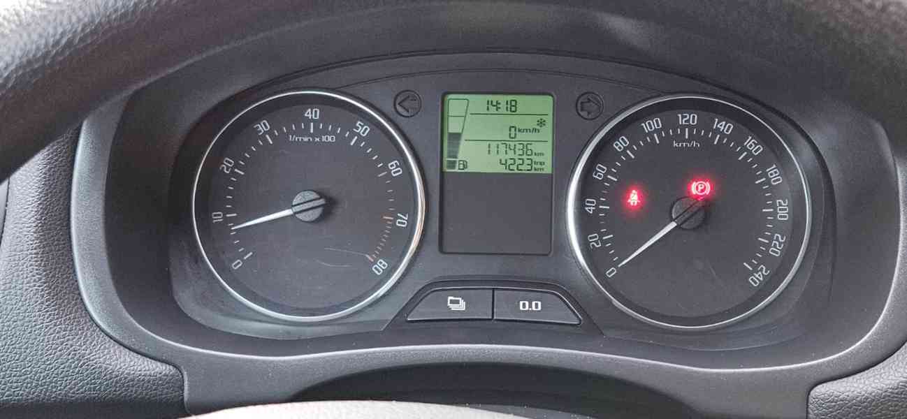 ŠKODA ROOMSTER - foto 15