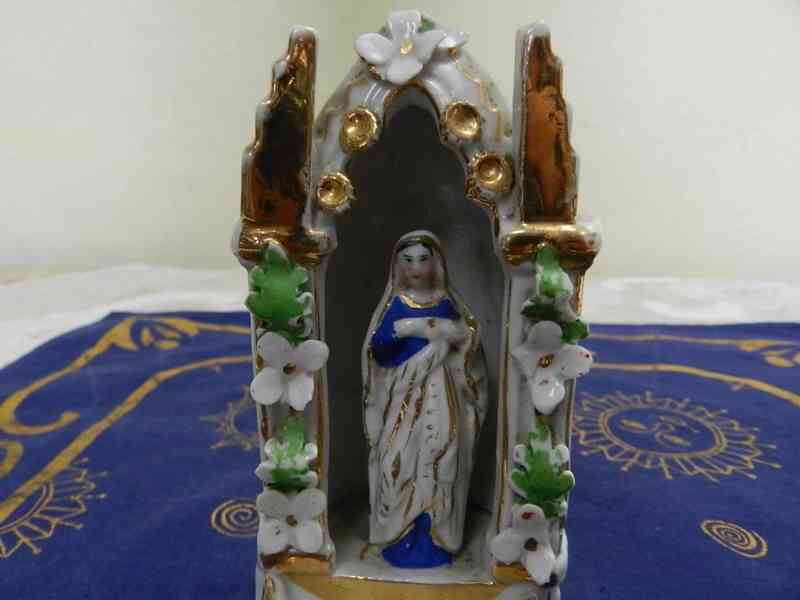 Krásná velmi stará porcelánová Kropenka Oltář  Madona - foto 2